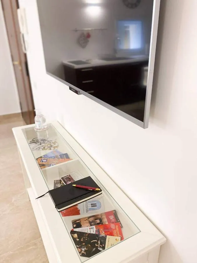 Rosso Partenopeo Suite Naples
