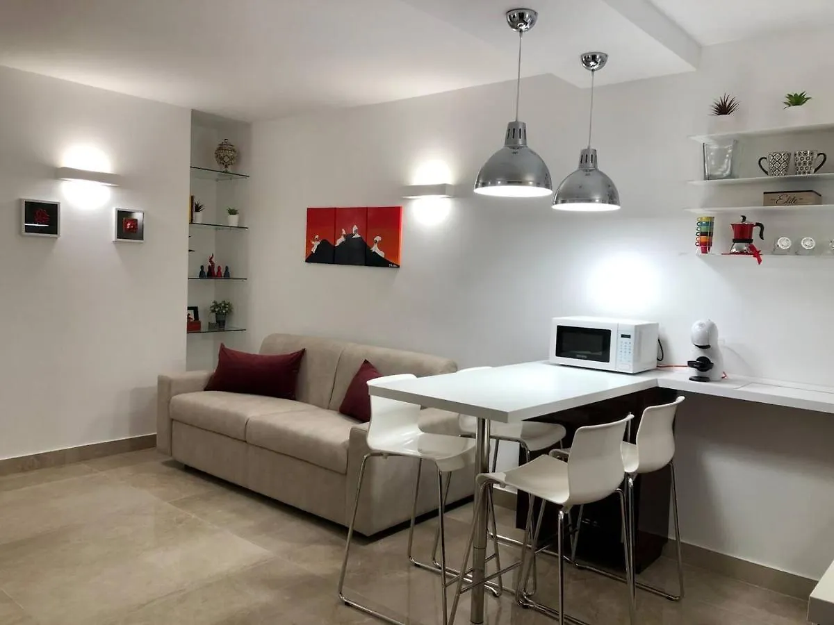 Rosso Partenopeo Suite Naples Apartment