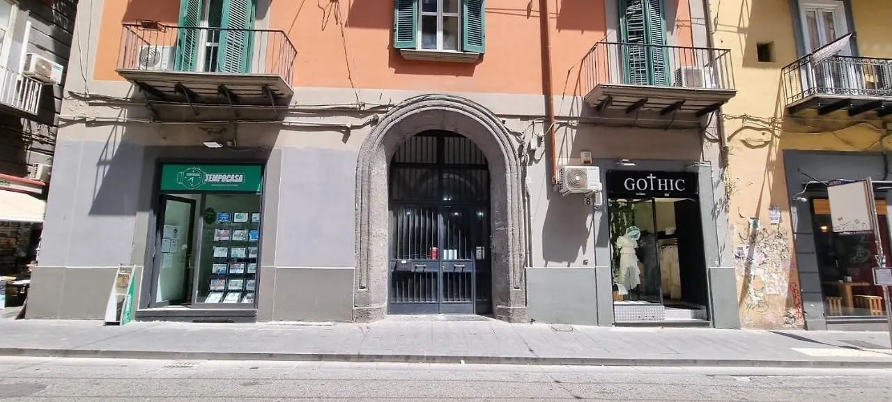 Rosso Partenopeo Suite Naples